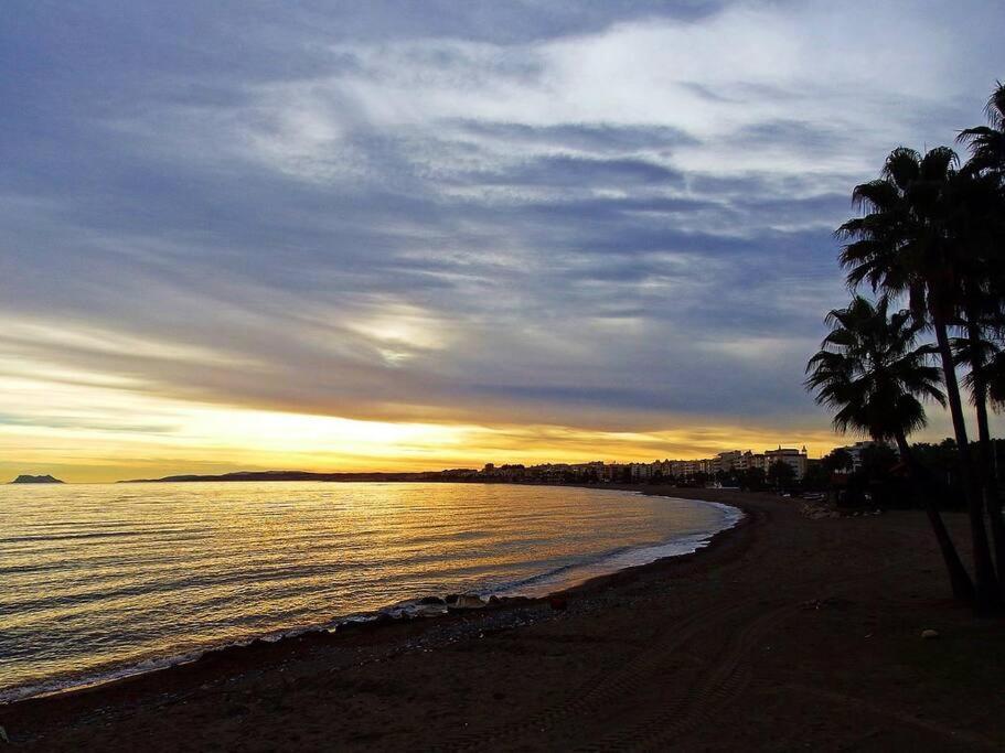 Beachfront Townhouse Estepona Eksteriør bilde