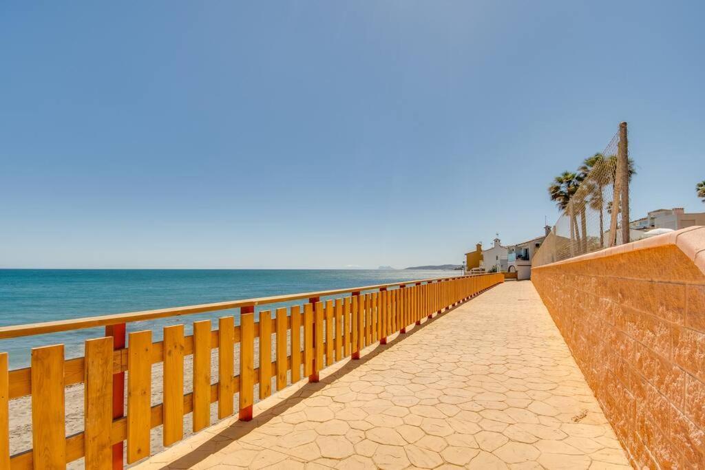 Beachfront Townhouse Estepona Eksteriør bilde