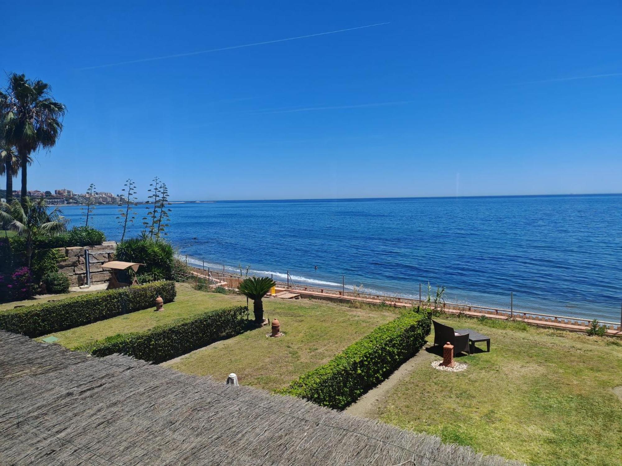 Beachfront Townhouse Estepona Eksteriør bilde